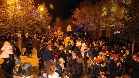 Multitudinario recibimiento a la comparsa de Gigantes de Tudela en su regreso a las calles tras la pandemia