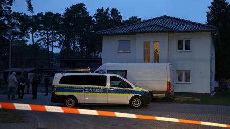 La casa donde se hallaron los cadáveres de los dos adultos y tres niños de 4, 8 y 10 años