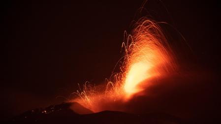 El volcán de Cumbre Vieja continúa con su actividad explosiva en las bocas principales