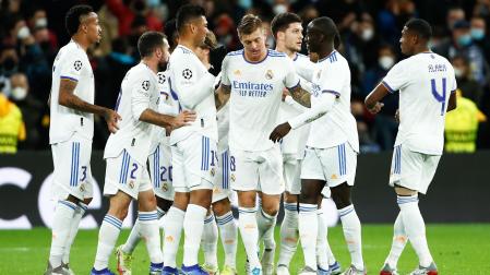 Los jugadores del Real Madrid celebran el primer tanto, obra del alemán Tony Kroos