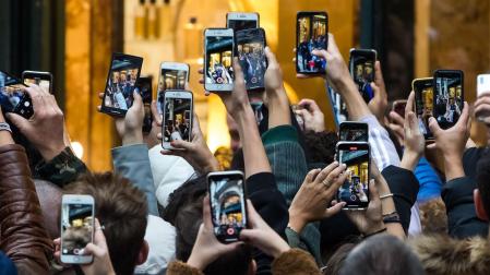 La edad media para tener el primer móvil se ha reducido en Navarra hasta los 11 años. Los problemas de dependencia de la tecnología aumentan con el paso de los años