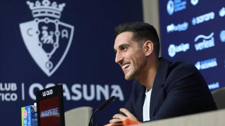 Hubo momentos distendidos en la comparecencia que ofreció el meta burgalés de Osasuna.