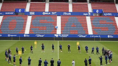 Minuto de silencio antes del entrenamiento en recuerdo a Jesús Riaño