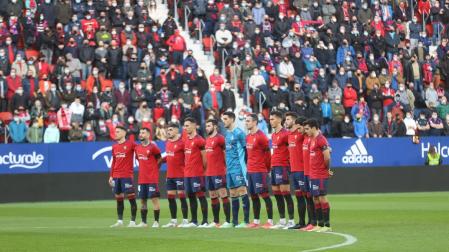 Minuto de silencio en honor a Jesús Riaño antes de partido disputado en El Sadar