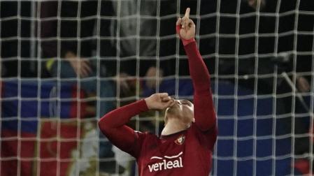 Chimy Ávila celebra el segundo gol de Osasuna