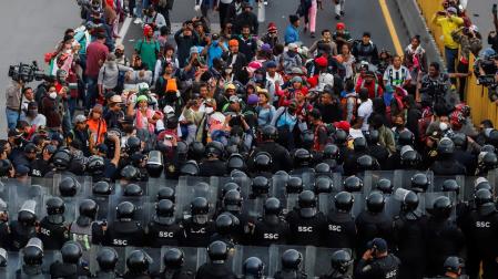 Migrantes centroamericanos se enfrentan con policías de la Secretaría de Seguridad Ciudadana (SSC)
