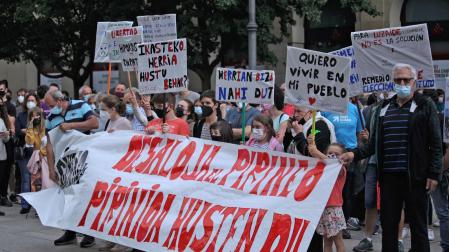 Concentración en junio de 2021 reclamando recuperar para el alumnado del Pirineo la elección de instituto de Bachillerato en Pamplona.
