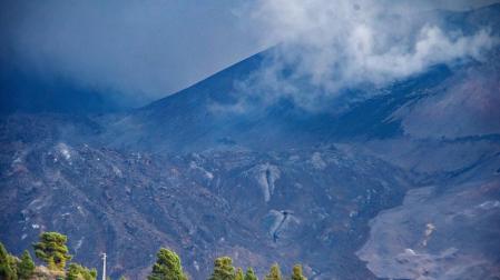 La Palma amanece sin signos de erupción y la emisión de gases se desploma