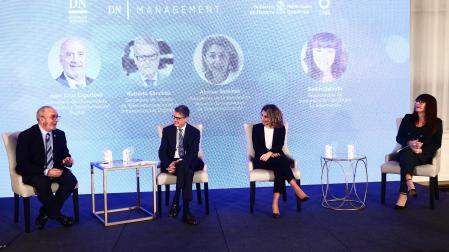 De izquierda a derecha: Juan Cruz Cigudosa, consejero de Universidad, Innovación y Transformación Digital del Gobierno de Navarra, Roberto Sánchez, secretario de Estado de Telecomunicaciones