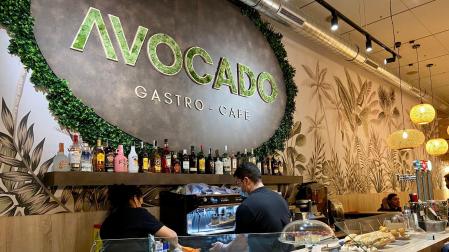 El interior de Avocado Gastro Café, en la avenida Carlos III.