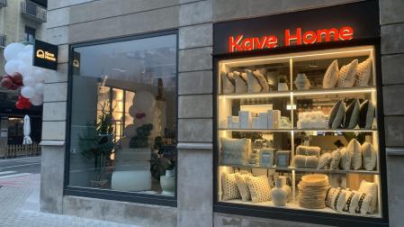La tienda de muebles y decoración Kave Home, en la calle Arrieta