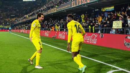 Parejo y Dia celebran uno de los goles del Villarreal