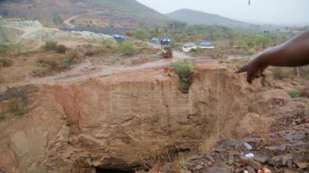 Más de 100 personas se encuentran desaparecidas tras el derrumbe de una mina de jade en el norte de Birmania
