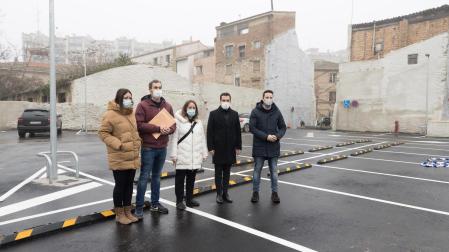 De izda. a dcha.: María León Villanueva (Construcciones Osés); Alfredo y Cristina García Guerra (Albarrada Proyectos y Obras); y Zeus Pérez (concejal de Urbanismo) y Alejandro Toquero (alcalde)