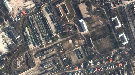Unidades militares rusas en la localidad de Bakhchysarai, Crimea en una imagen de satélite