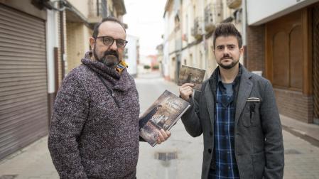 De izquierda a derecha: Félix Valero Revenga y Carlos Rodrigo Vicente, con sus respectivas obras