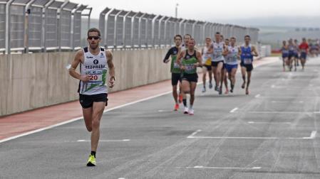 Miguel Aristu fue tomando poco a poco unos metros de ventaja, renta que le fue suficiente para proclamarse nuevo campeón navarro de 5 kilómetros en ruta