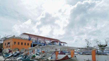 Destrucción tras el paso del tifón Rai en Filipinas