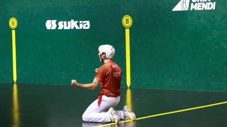 Javier Urriza, tras ganar su séptimo título de Parejas