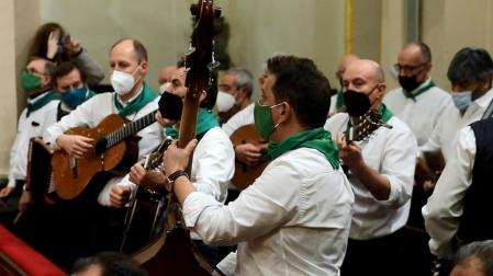 La Cofradía Musical de San Saturnino amenizó la primera misa de la Escalera de 2022