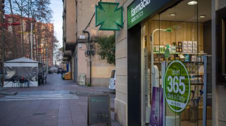 Entrada a una farmacia, en Barcelona