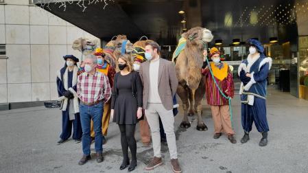 Representantes de la Asociación Cabalgata Reyes Magos de Pamplona, este martes
