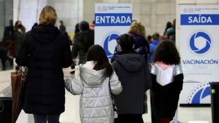 Zona de vacunación de la Ciudad de la Cultura en Santiago de Compostela, donde este martes ha comenzado en Galicia la vacunación pediátrica