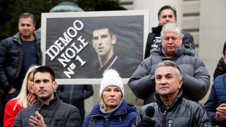 El padre de Novak Djokovic, Srdjan Djokovic, durante un acto a favor del tenista en Belgrado este domingo 9 de enero