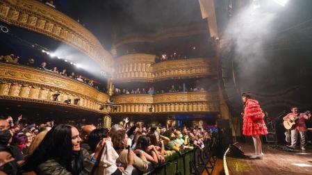 Actuación de Mon Laferte en Chicago en octubre de 2021