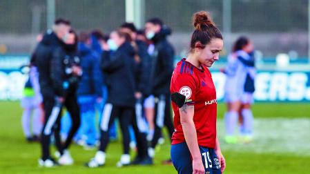 El gesto de desolación de Ana Velázquez al término del partido en Tajonar