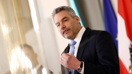Karl Nehammer, canciller federal, ha presentado la ley este domingo ante la prensa
