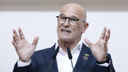 El vicesecretario general de Prospectiva y Agenda 2030 de ERC, Raül Romeva, durante la rueda de prensa ofrecida este lunes