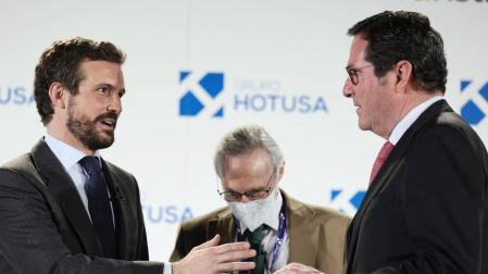 Pablo Casad y Antonio Garamendi, en la inauguración oficial de la VIII edición del Foro de Innovación Turística de Hotusa, en Eurostars Madrid Tower