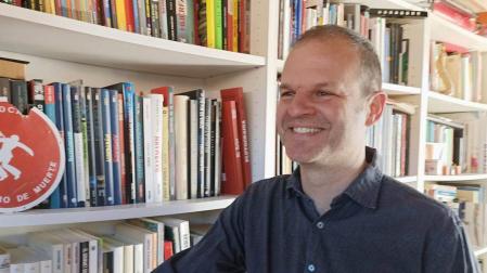 Abraham Martínez, creador del cómic 'A la tercera resucitó'
