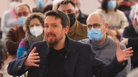 El ex vicepresidente del Gobierno, Pablo Iglesias, interviene en un coloquio junto a los candidatos de Unidas Podemos por Valladolid