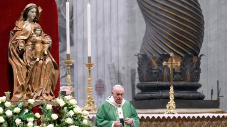 El Papa Francisco, durante la misa en la basílica de San Pedro