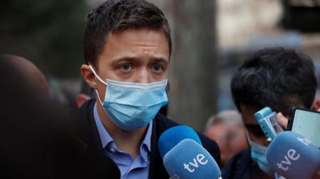 Iñigo Errejón atiende a la prensa a la llegada este martes a los juzgados