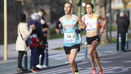 La navarra Maitane Melero junto a Miguel Ángel Cantano, con quien hizo la carrera