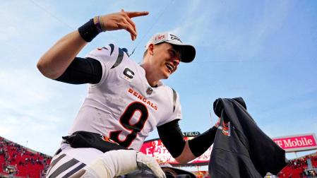 Joe Burrow, quarterback de los Cincinnati Bengals, aupado tras liderar a su victoria frente a los Kansas City Chiefs