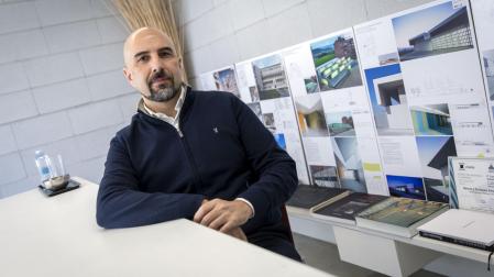 Manuel Enríquez Jiménez, ayer, en el estudio ByE de arquitectura en Berriozar.