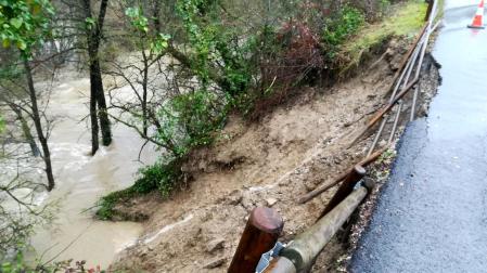 La fuerza del río Arga provocó un hundimiento bajo el acceso a Irotz, y hubo que crear un paso alternativo