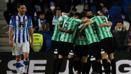 Los futbolistas del Betis celebran el tercer gol frente a la Real Sociedad