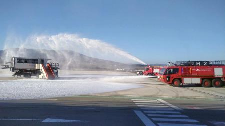 Un momento del simulacro en el Aeropuerto de Pamplona