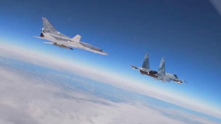 Dos naves rusas patrullan sobre el cielo de Bielorrusia