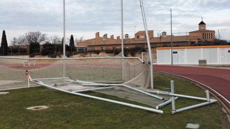 Vista general de la jaula de lanzamientos del Nelson Mandela, cuya estructura metálica cayó debido al viento y al deterioro