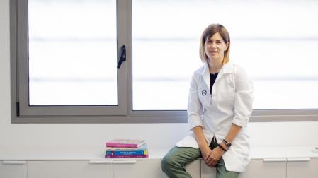 Nerea Cenoz, autora de "Dulces mágicos", su primer cuento infantil que invita a cocinar una comida sana