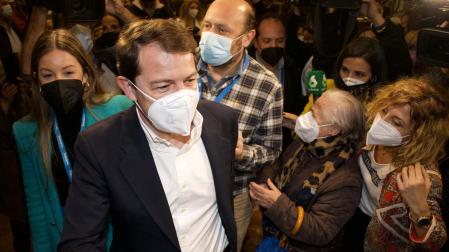 Alfonso Fernández Mañueco, a su llegada al Hotel Alameda Palace para valorar los resultados obtenidos por el PP