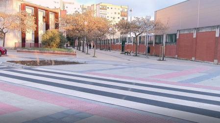 Se ha ensanchado el paso notablemente permitiendo que puedan cruzar a la vez un mayor número de personas