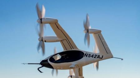 Fotografía cedida por la empresa estadounidense Joby Aviation del avión eléctrico de despegue y aterrizaje vertical (eVTOL) en el que está trabajando