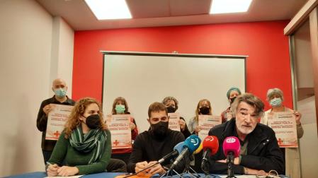Representantes sindicales, durante la presentación de la protesta